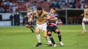 Lance do jogo entre Central e Santa Cruz pela Série D 2025