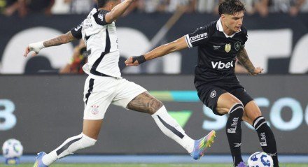 A partida foi disputada no Estádio Nilton Santos e teve momentos de domínio dos dois lados