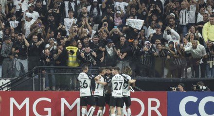 Sem vencer há dois jogos no Brasileirão, a equipe de Dorival Júnior entra em campo com o objetivo de reencontrar o caminho da vitória e afastar o mal momento dentro de campo. 