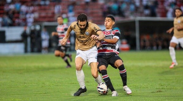 Lance do jogo entre Central e Santa Cruz no Arruda pela Série D 2025