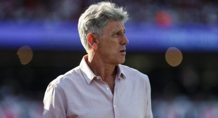Tricolor carioca foi derrotado por 3 a 1 no Morumbis, e o técnico Renato Gaúcho criticou o VAR no segundo gol do São Paulo