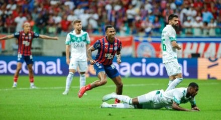 O Bahia venceu o Juventude por 3x0 no Campeonato Brasileiro e entrou no G4 da competiÃ§Ã£o. Jean Lucas fez dois e Lucho fechou a conta.