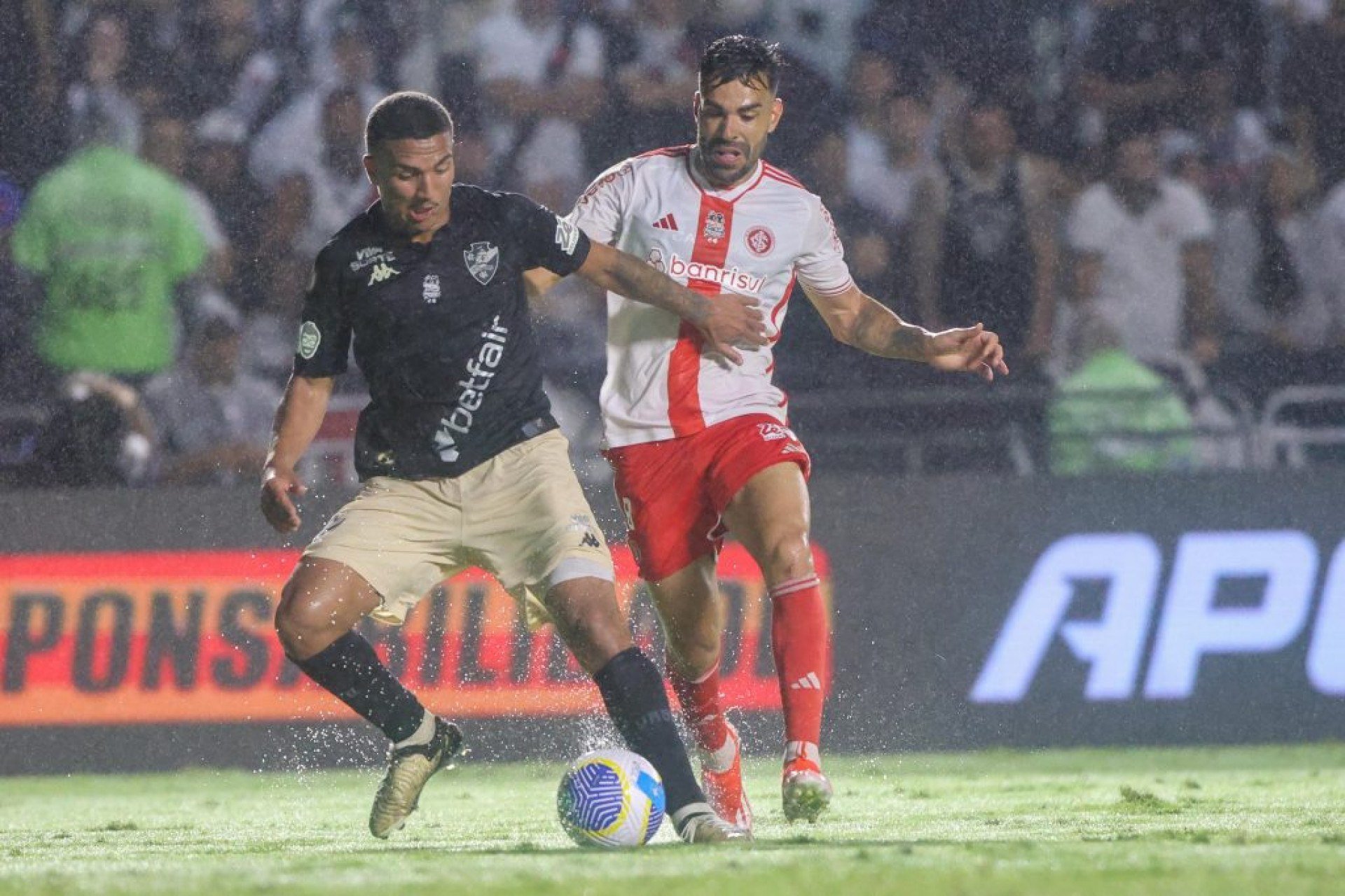 Internacional encara Vasco em busca pela parte de cima da tabela