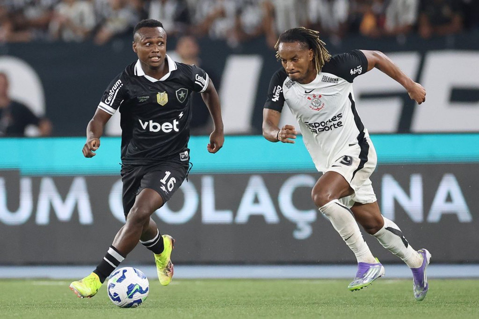 Botafogo empata com Corinthians no Nilton Santos e deixa o G?4 escapar