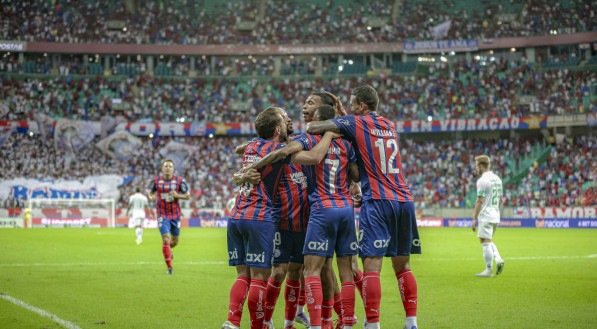 Jogadores do Bahia em comemoração de gol sobre o Juventude pela 17ª rodada do Brasileirão