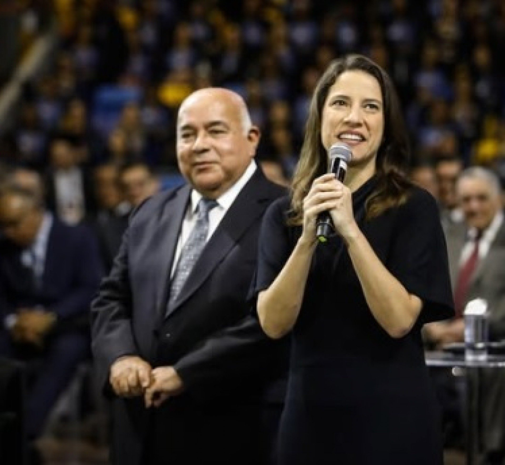 Raquel Lyra prestigia congresso da juventude evangélica no Recife e reforça diálogo com eleitorado de olho em 2026