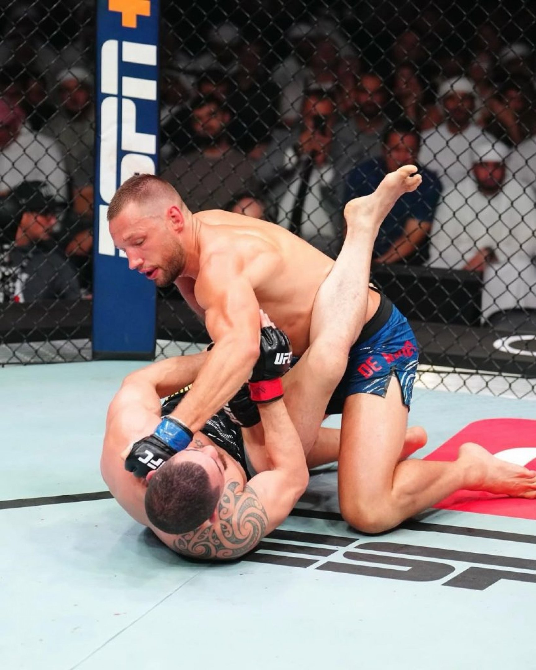 UFC Abu Dhabi: Reinier de Ridder faz luta disputada e vence Robert Whittaker