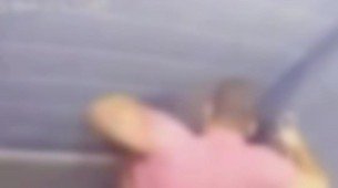Imagem de homem agredindo mulher em elevador, na cidade de Natal