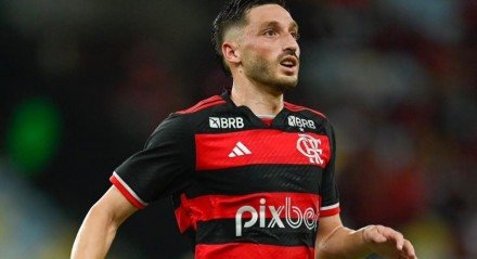 O lateral jogou quase os 90 minutos.