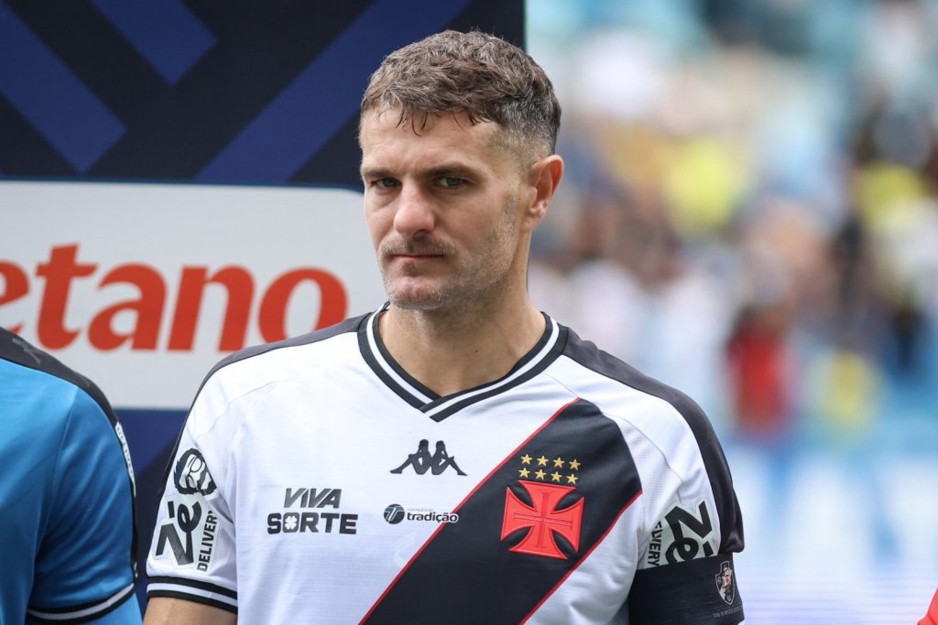 ‘Roubo’, ‘loucura’ e revolta: expulsão de Léo Jardim gera polêmica e impede triunfo do Vasco no Beira-Rio