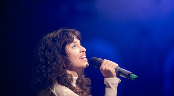 Nash Laila faz show intimista na Casa de Alzira