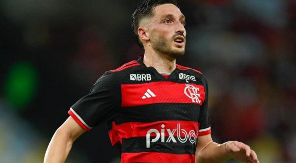 O lateral jogou quase os 90 minutos.