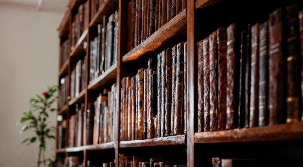 Estante de livros