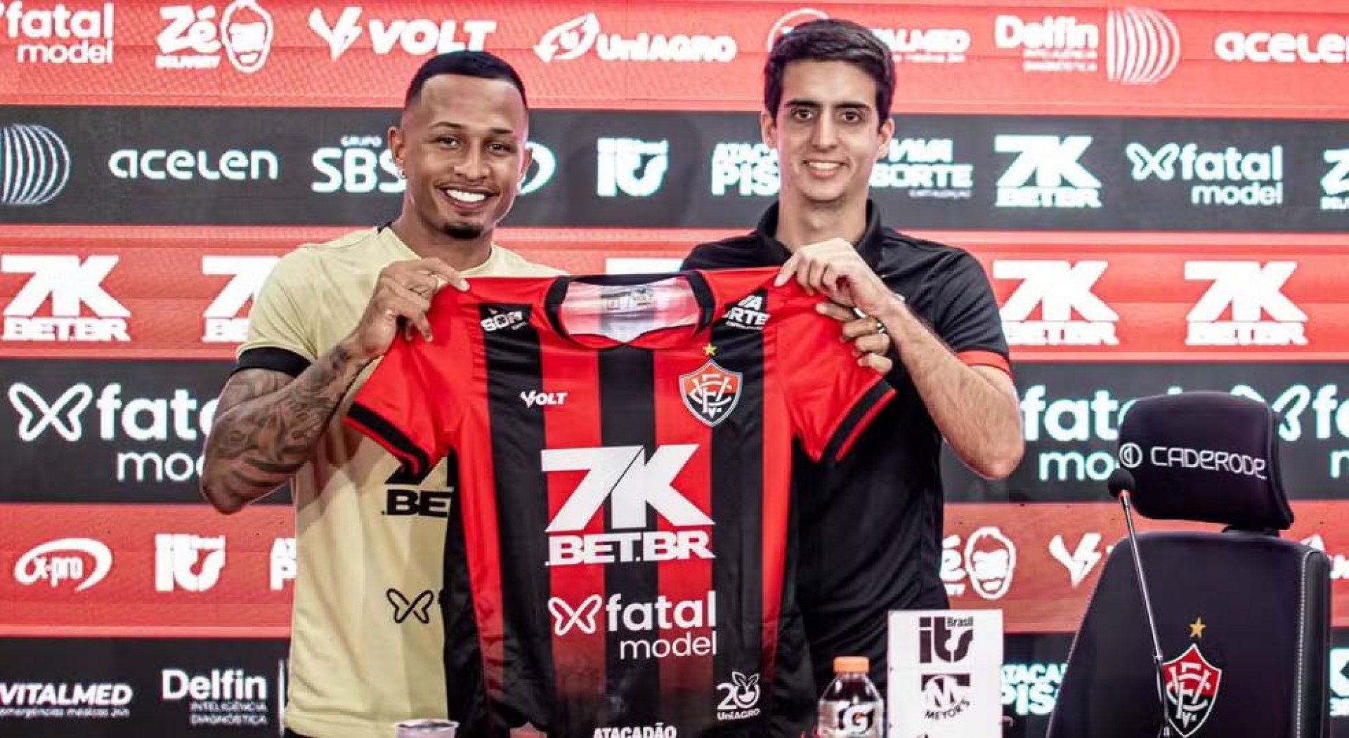 Sport acerta a contratação do atacante Léo Pereira, que estava no Vitória