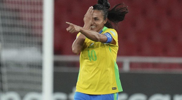 Marta em comemoração de gol para o Brasil sobre o Uruguai na Copa América Feminina