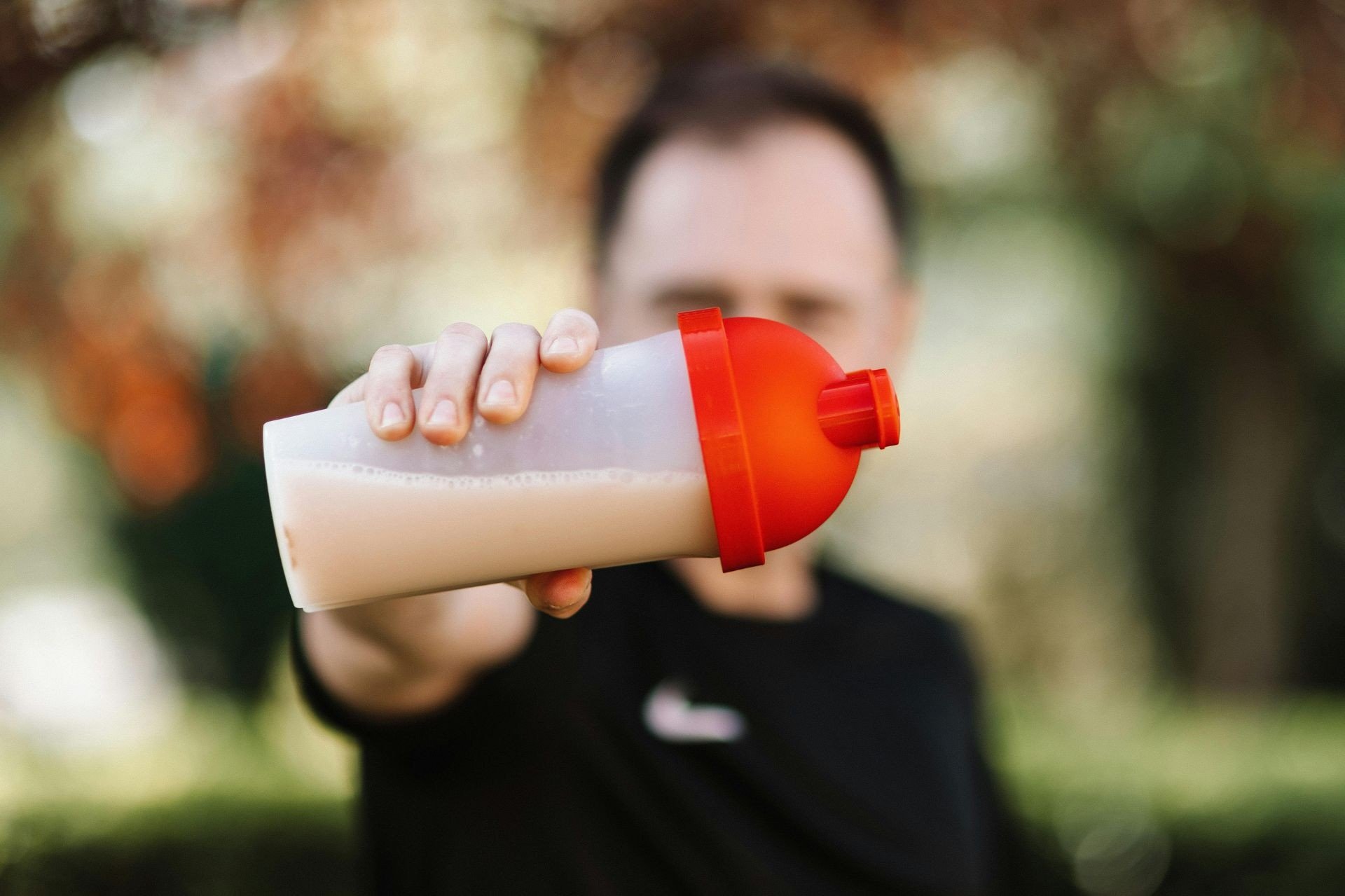 Whey isolado e concentrado: entenda a diferença, para que serve e quando tomar