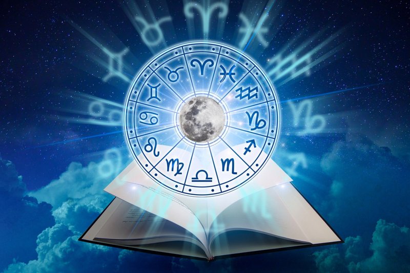 Signos do zodíaco dentro do círculo do horóscopo. Astrologia no céu com muitas estrelas e luas. Conceito de astrologia e horóscopo.