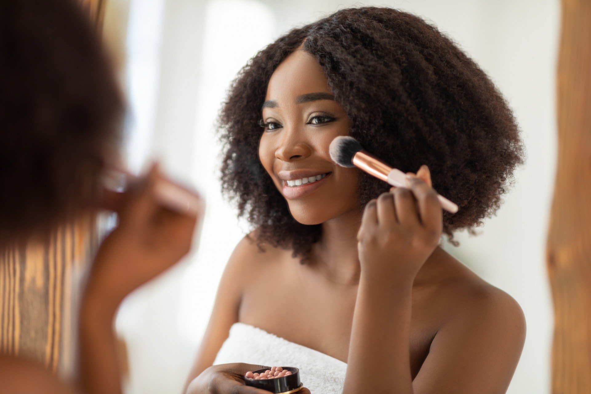 5 truques de maquiagem que valorizam o rosto e rejuvenescem instantaneamente