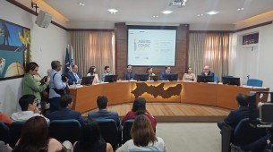 Representantes do Governo de Pernambuco e empresários durante a 132ª reunião do Condic, na Adepe
