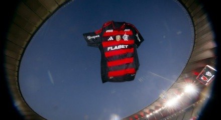 atacante argentino de 24 anos que atua na Fiorentina – e que já deixou sua marca em cima do Fluminense no Maracanã