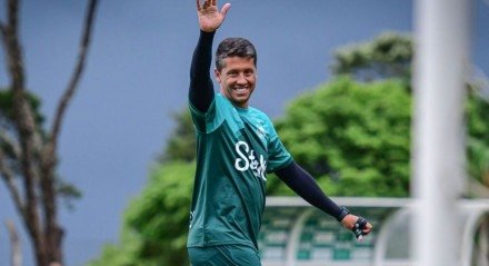 Após a demissão de Claudio Tencati, o alviverde quer a definição do novo técnico nesta quarta-feira
