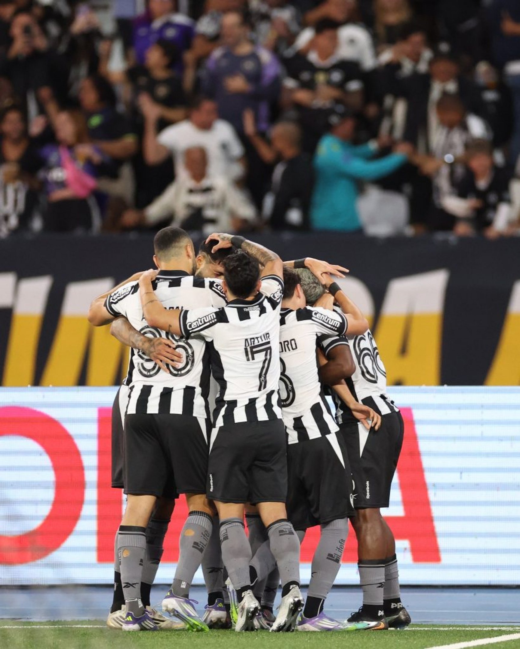 Análise: Botafogo vence, mas perde chances de construir uma vantagem maior