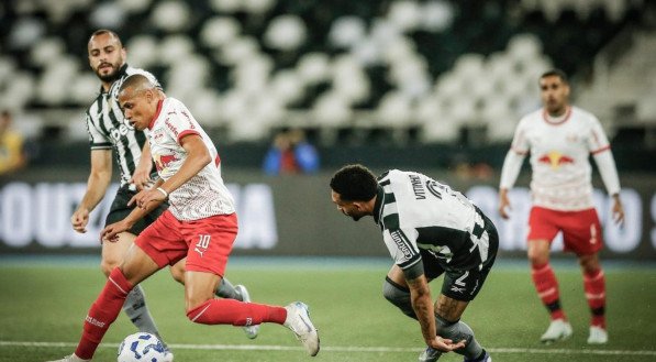 O Massa Bruta perdeu do Botafogo por 2 a 0 na primeira metade do confronto de 180 minutos.