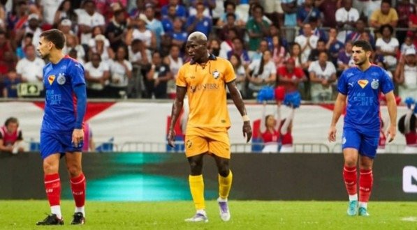 Lance do jogo entre Bahia x Retrô pelas oitavas de final da Copa do Brasil