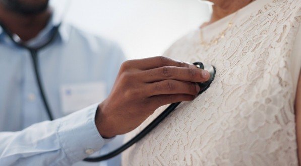 Exames preventivos devem ser realizados regularmente por quem tem históricos de doenaças cardiovasculares na família