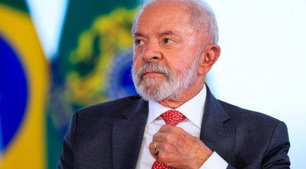 O presidente da República Luiz Inácio Lula da Silva, durante cerimônia de Sanção do Projeto de Lei nº 3.062/2022 dispõe sobre a proibição do uso de animais em ensino, pesquisa e testes com cosméticos, e aumenta multas por infrações, realizada na tarde desta terça-feira, 30, no Palácio do Planalto em Brasília