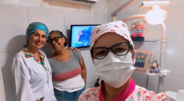A associação Caminho do Bem oferece mensalmente a cerca de 150 crianças e adolescentes da comunidade em que se insere, reforço pedagógico sistemático e aulas de empreendedorismo e até aprendizado artístico