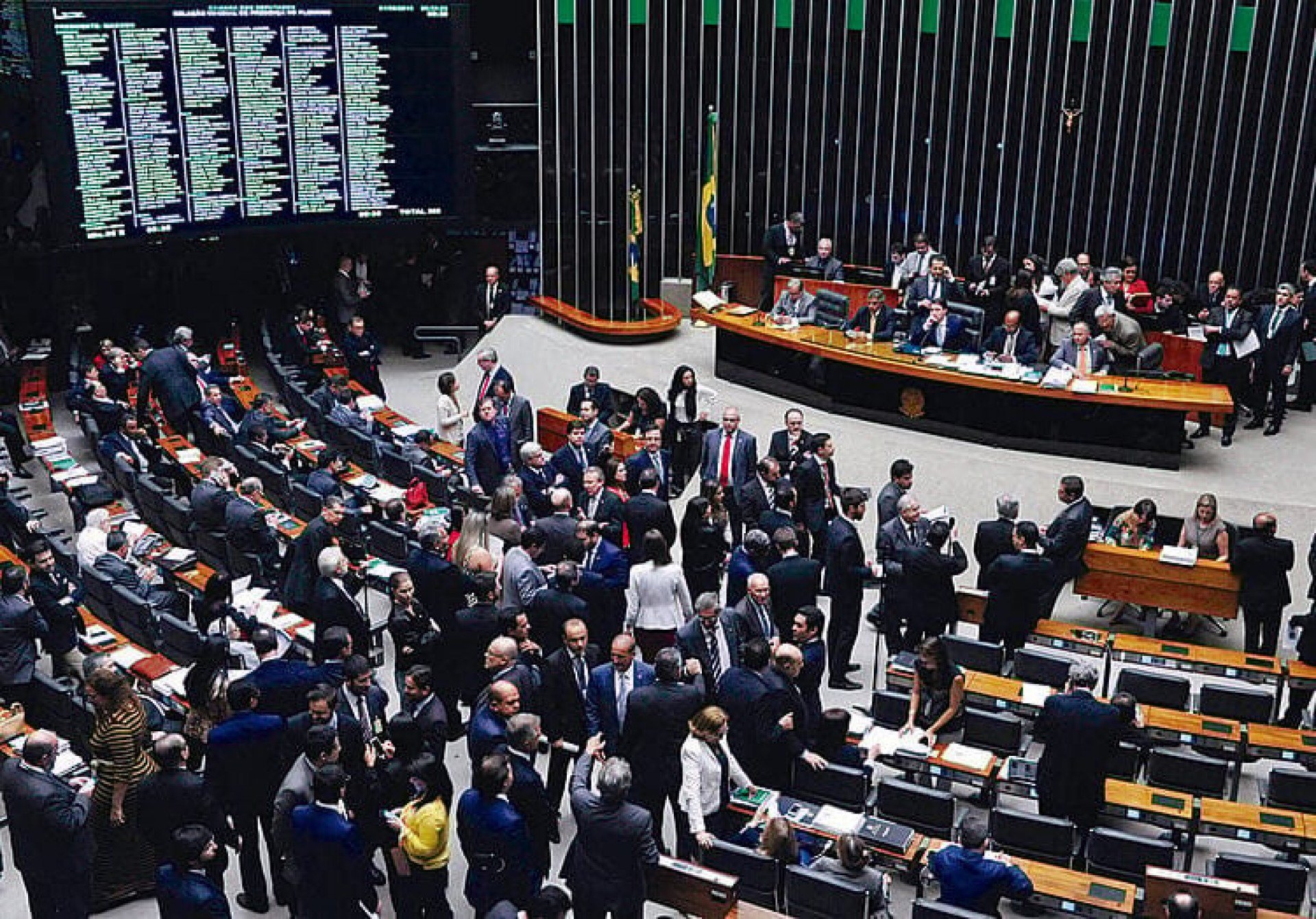 Partidos vão precisar de 104 mil e 207 mil votos para eleger um deputado estadual e um federal em Pernambuco