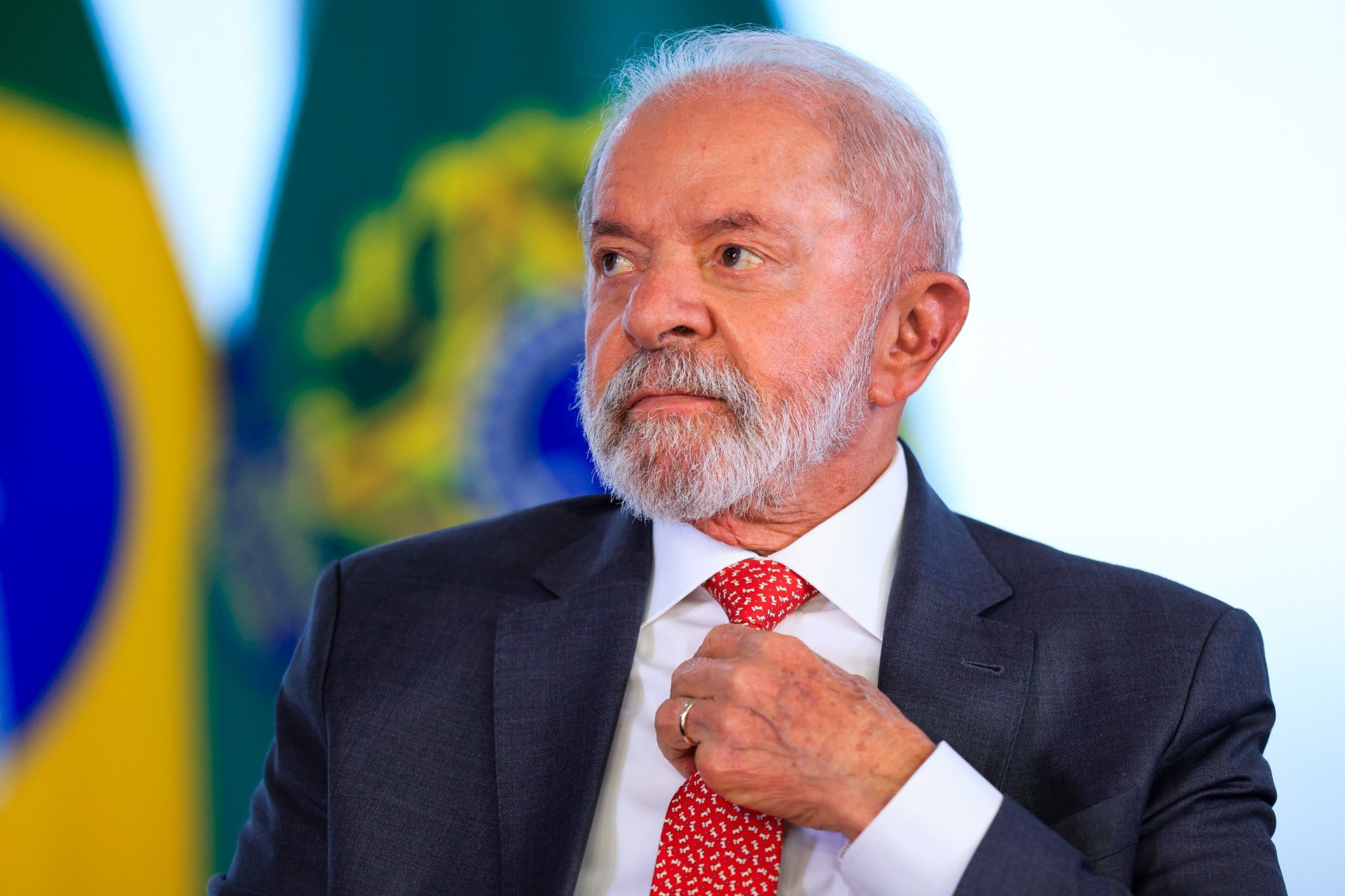 Qual a resposta do Brasil às tarifas de Trump? Lula se reúne com ministros para decidir
