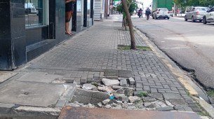 Calçada do cinema São Luiz deteriorada