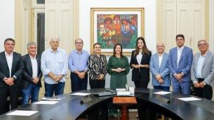 A governadora Raquel Lyra (PSD), se reuniu na terça-feira (29), com oito prefeitos da RMR que integram sua base política