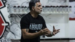 Ricardo Rocha concede palestra ao elenco do Santa Cruz