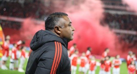 Treinador admite falhas do time e de jogadores na derrota para o Fluminense, mas segue confiante na possibilidade de reverter o resultado no Maracanã