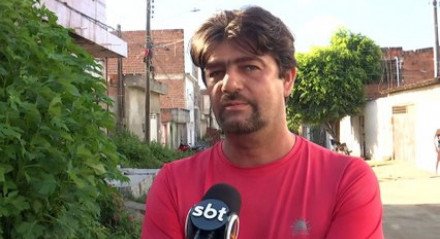 moradores da rua Doutora Maria Rita exigem calçamento prometido por políticos há décadas