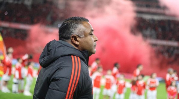 Treinador admite falhas do time e de jogadores na derrota para o Fluminense, mas segue confiante na possibilidade de reverter o resultado no Maracanã