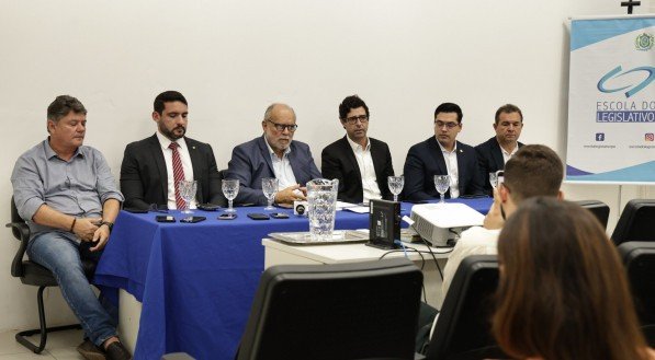 Oposi&ccedil;&atilde;o convocou coletiva de imprensa para justificar por que est&aacute; questionando a contrata&ccedil;&atilde;o