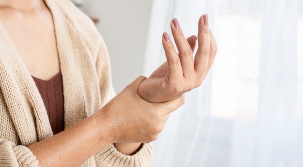 A fibromialgia causa dores em todo o corpo 
