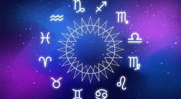 Previsão astrológica. Círculo do zodíaco no fundo do cosmos escuro. Astrologia. A ciência das estrelas e planetas. Conhecimento esotérico. Planetas regentes. Doze signos do zodíaco