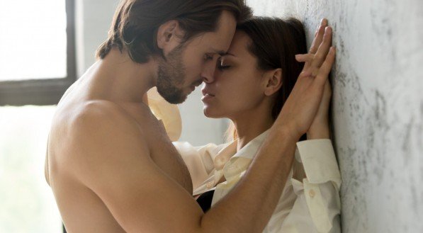 Imagem ilustrativa de um casal junto!
