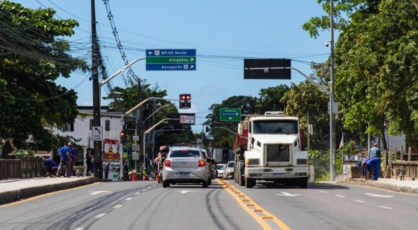  A mudança visa aumentar a eficiência do tráfego e reduzir conflitos nas alças de acesso à BR-101