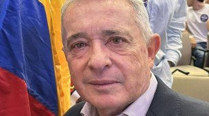 Ex-presidente da Col&ocirc;mbia, &Aacute;lvaro Uribe, &eacute; condenado a 12 anos de pris&atilde;o