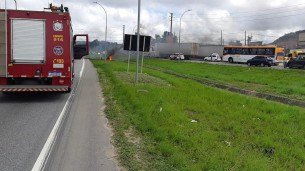 Imagem de protesto na BR-101, no bairro da Guabiraba