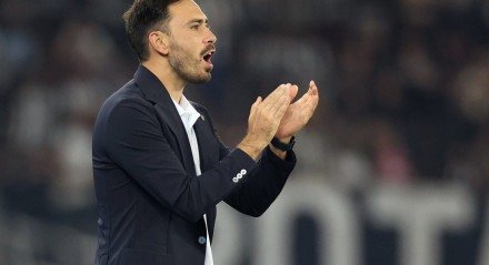 Botafogo se movimenta no mercado em busca de reformulação no elenco, a contratação de um zagueiro é vista como prioridade além de um novo centroavante