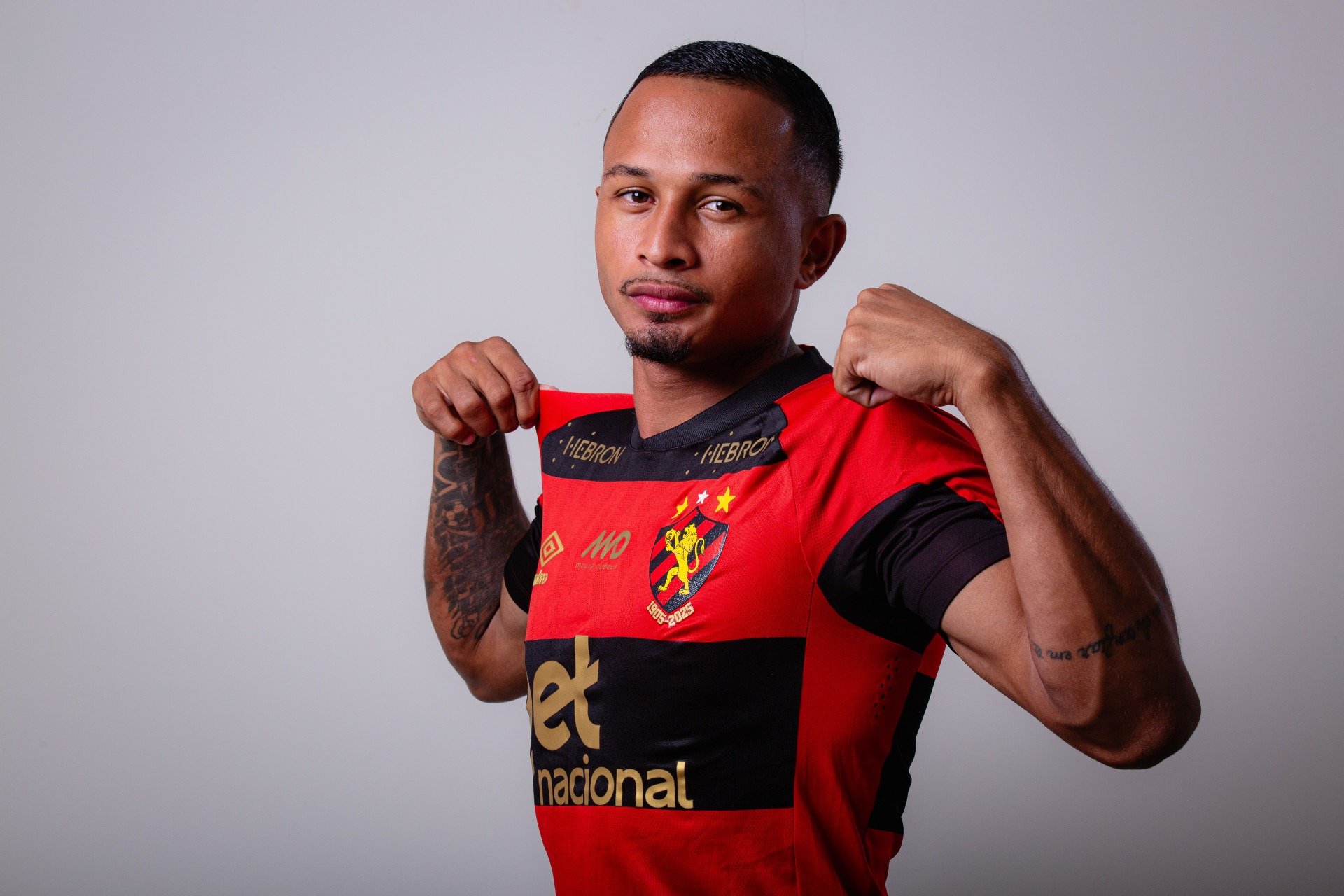Sport anuncia contratação de Léo Pereira, veja números do atacante