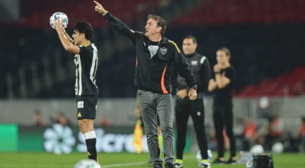 Cuca enaltece retomada do orgulho do Atlético-MG contra o Flamengo: “Pode vir um vento a favor”
