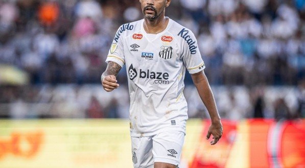 Aderlan com a camisa do Santos